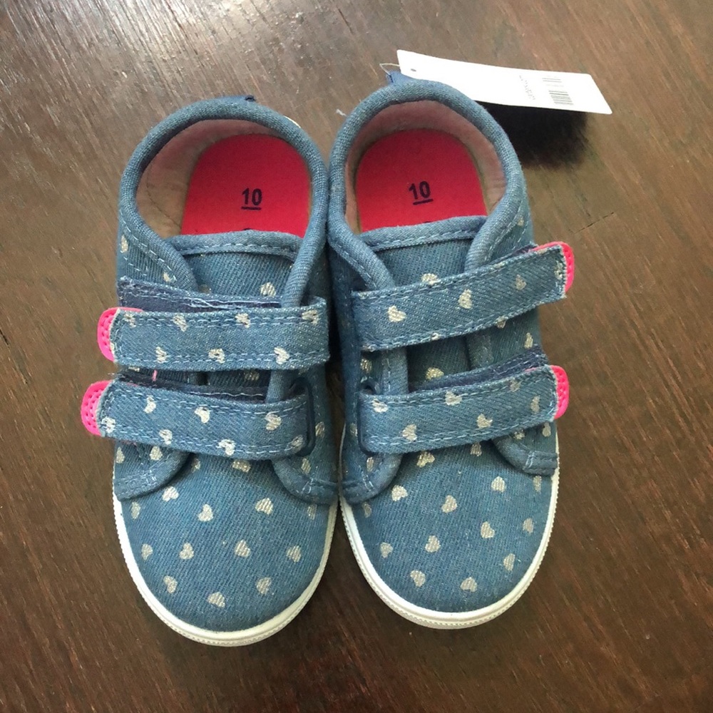 Carter’s Nikki 2 toddler sneakers